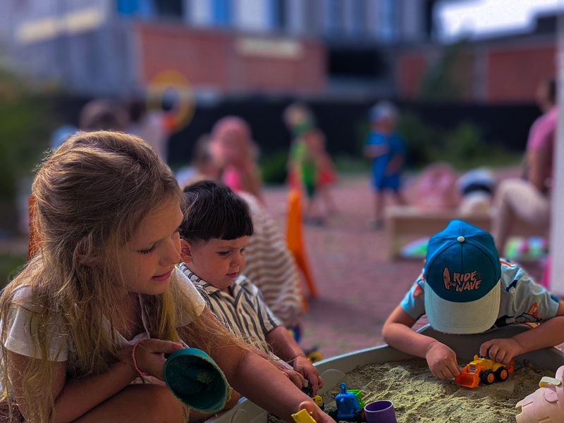 Заняття в класі дитячого центру AZ.KIDS